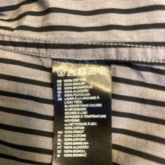 H&M Short Sleeve Button - Picture 3 of 4